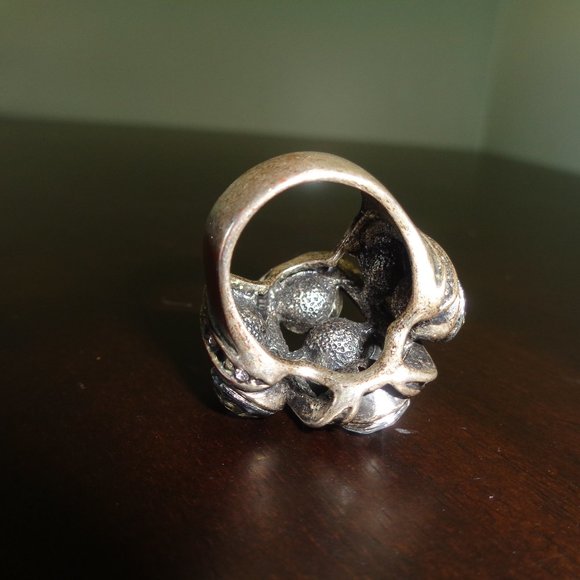 Big ring with faux crystals- costume jewelry - Picture 6 of 12